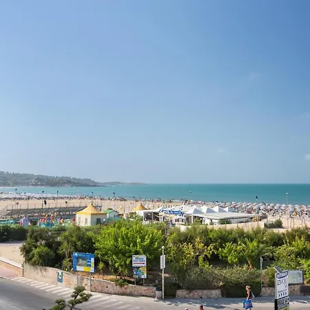 לינה וארוחת בוקר Le Dune Luxury